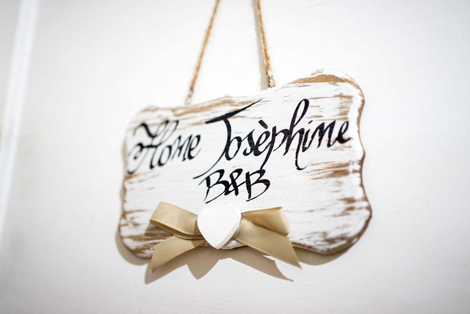 Home Josephine, A Due Passi Dalla Reggia 卡塞塔 外观 照片